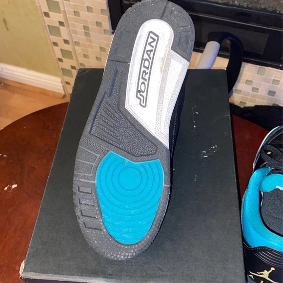 Jordan 4 - Picture 10 of 10